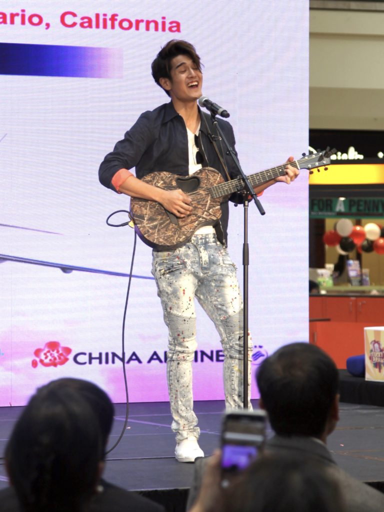 Nathan Hartono Performing at ASEAN Fest 2018